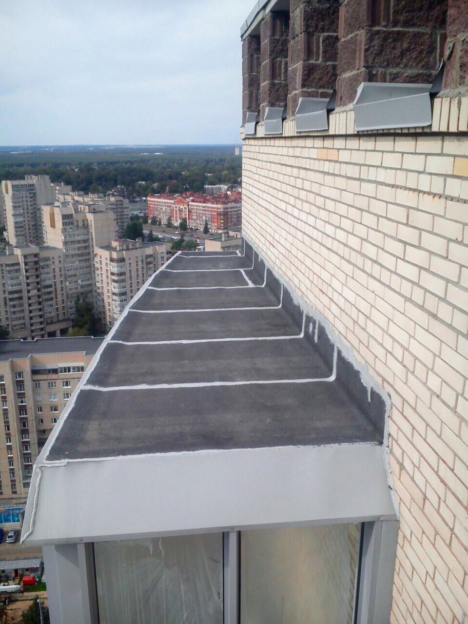 Ремонт крыши балкона оцинковкой - фото 1